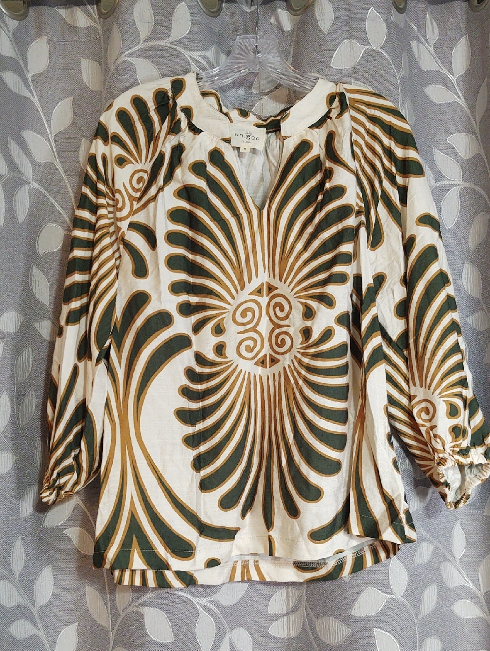 Umgee White Blouse with Olive & Tan Graphic Print size M